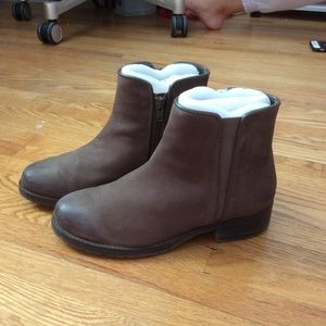 STEVE MADDEN Brown booties